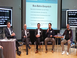 Podium des Bus-Bahn-Gesprächs