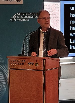 Staatssekretär Dr. Knoblich hält sein Grußwort