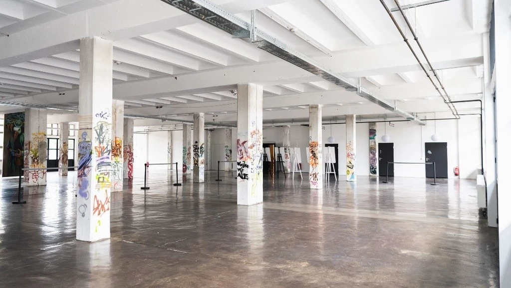 Innenansicht des Kontor Erfurt offener Raum mit Säulen